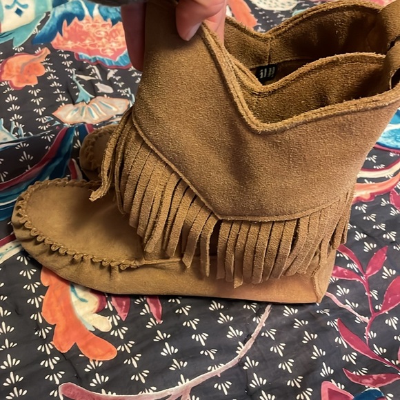 NEW groovy boho comfy Manitobah suede moccasin booties 8 🌞 - Picture 2 of 4